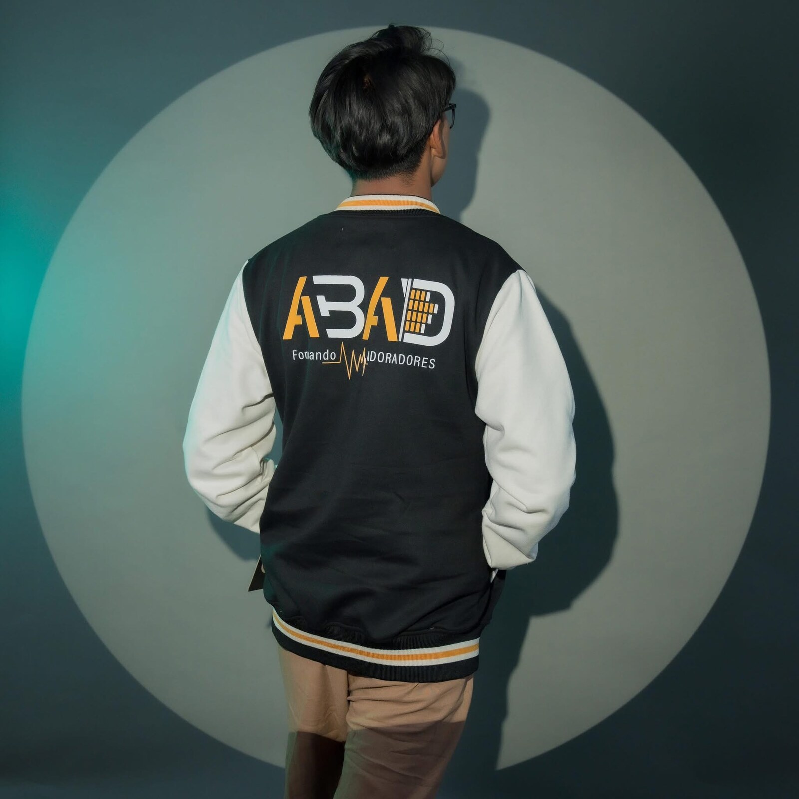 Uniforme de ABAD, formando adoradores